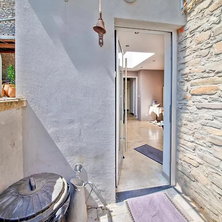 Charming With Terrace Hébergement de vacances *